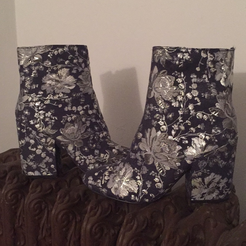 Flowered booties